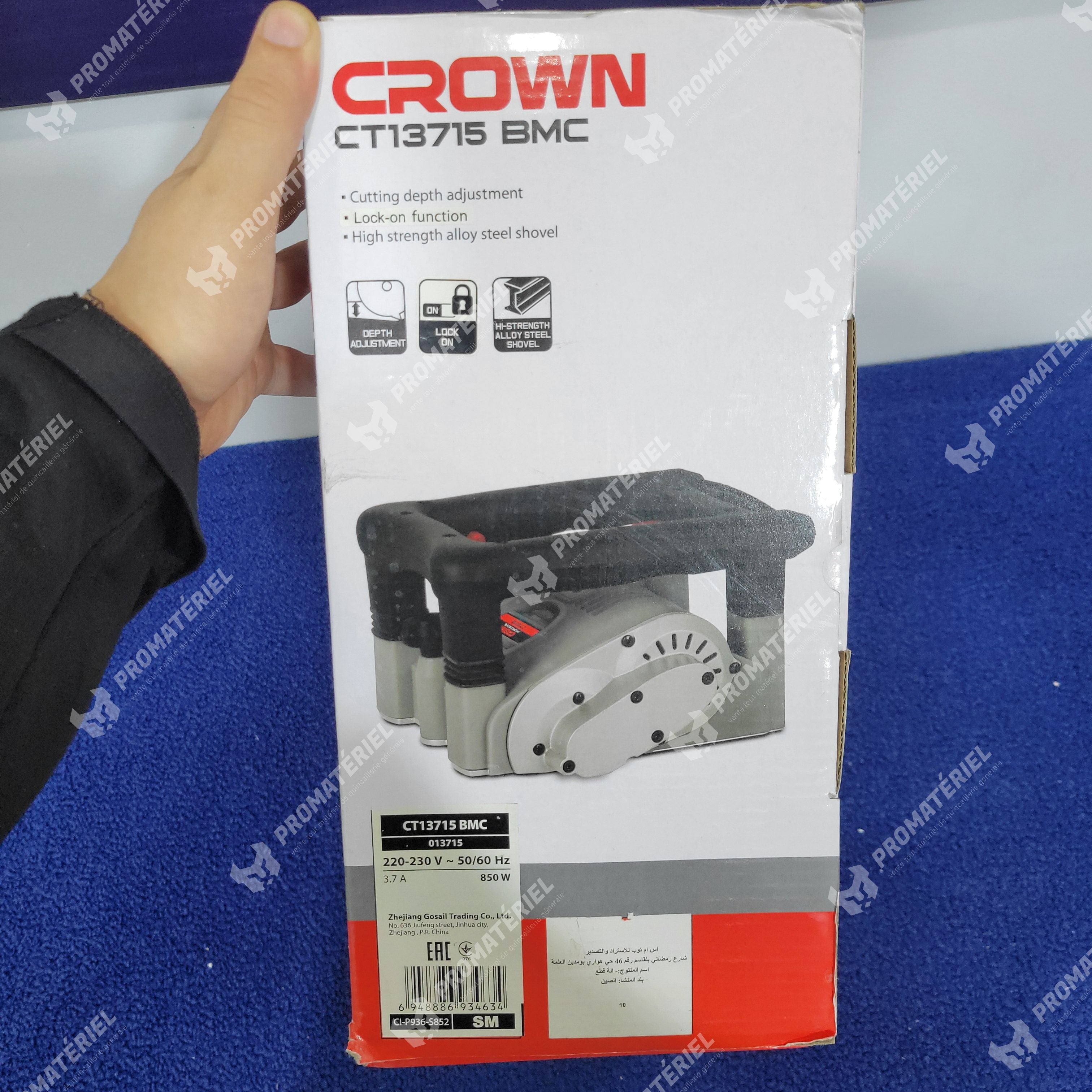 CROWN - Rabot mural 850W